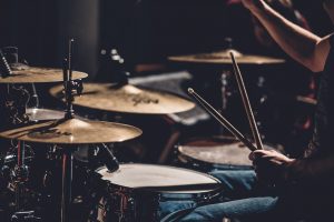 how to play drums
